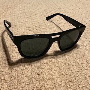 Ray-Ban Classic Black Sunglasses RB 4426
54 21 45 shiny black